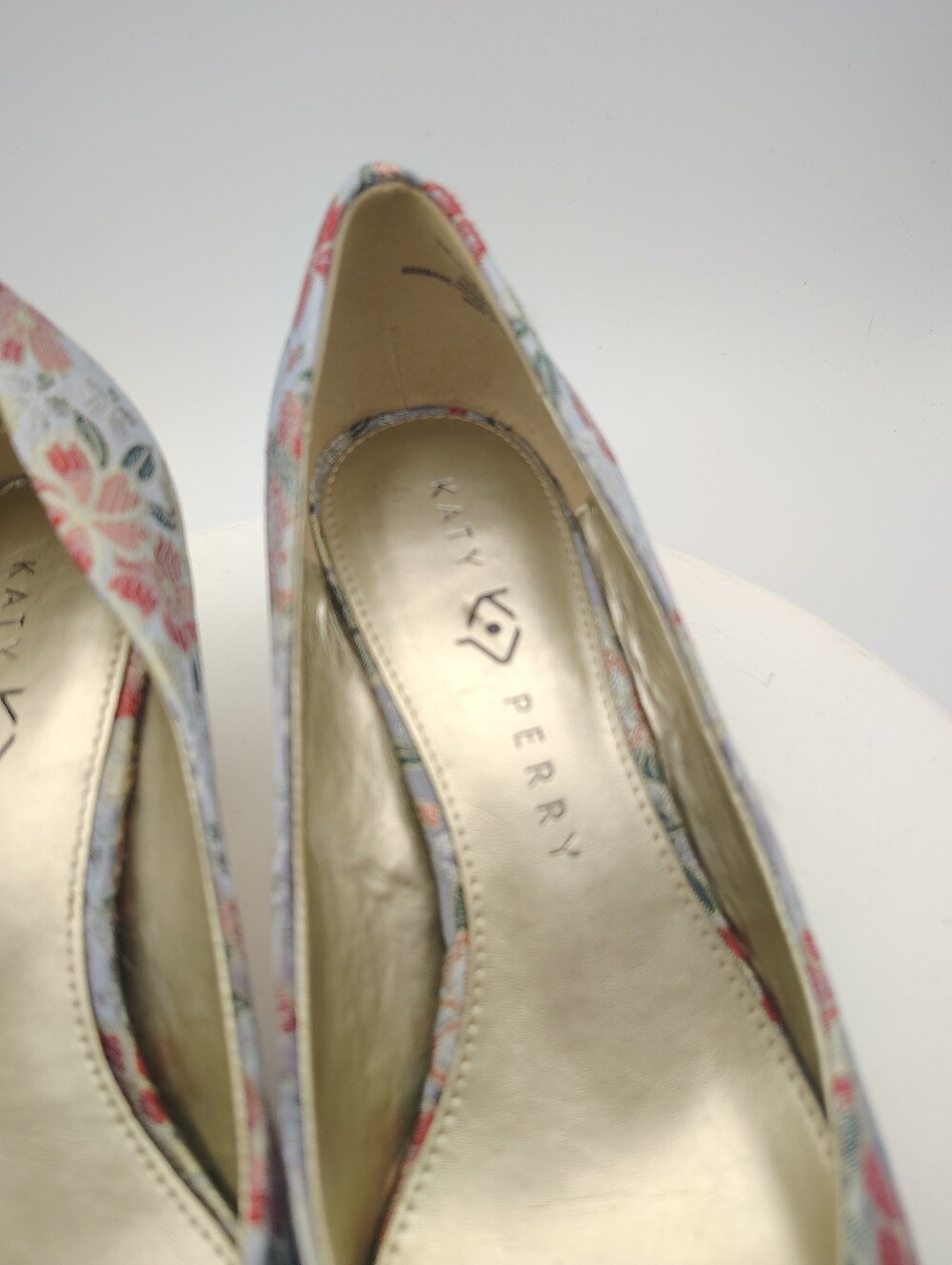 Katy Perry Floral Jacquard Square Toe Pumps With Unique Heel Design Size 9 - Picture 10 of 13